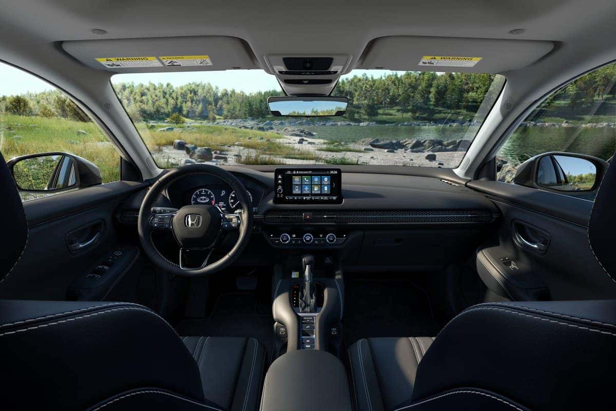 Giá xe Honda HR-V cũ cập nhật 7 The modern interior of a Honda HR-V, showcasing its dashboard, infotainment system, and steering wheel.