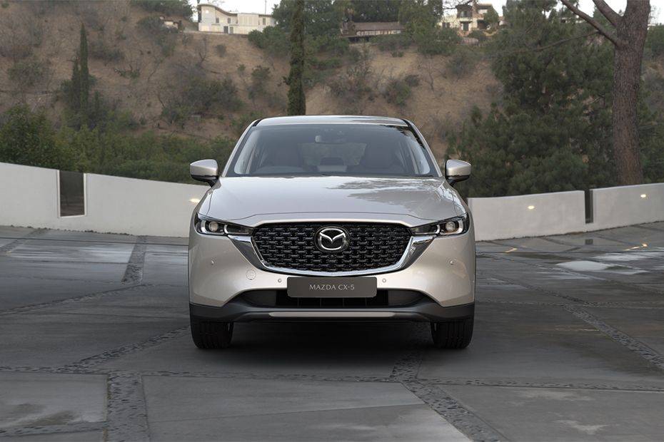 Sự khác biệt giữa Mazda CX5 Deluxe và Mazda CX5 Luxury 2025: Phân tích chi tiết, kinh nghiệm chọn phiên bản tối ưu 5 Front view of the 2025 Mazda CX-5 showcasing its sleek grille and modern exterior design.