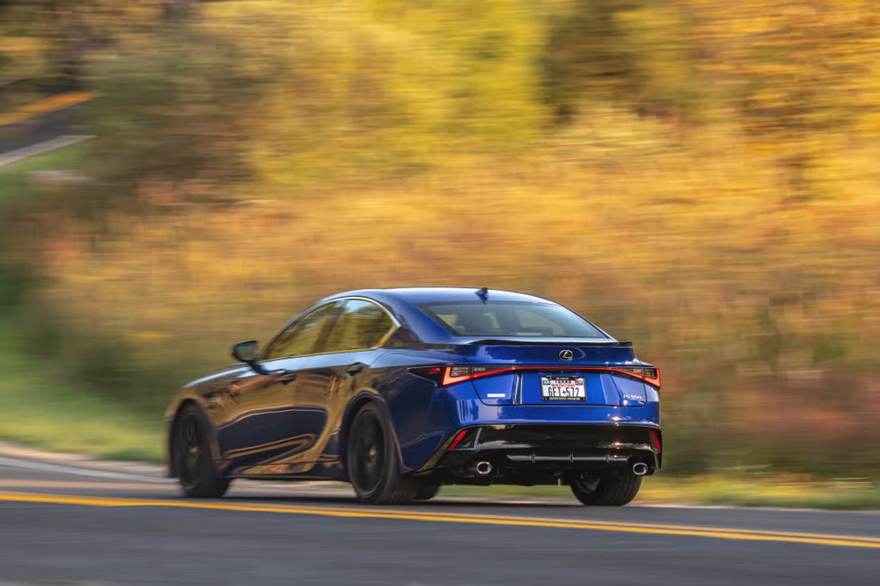 Giá xe Lexus IS 2021 mới nhất 4 image 875
