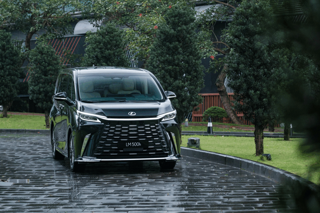 Giá xe Lexus LM 2024 mới nhất 2 image 937