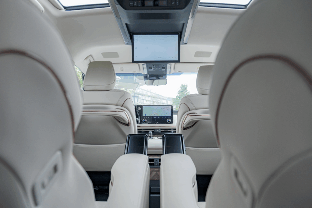 Giá xe Lexus LM 2024 mới nhất 7 image 942