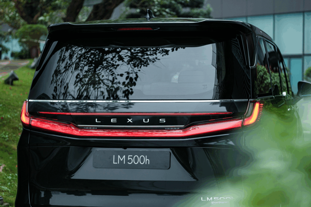 Giá xe Lexus LM 2024 mới nhất 13 image 946