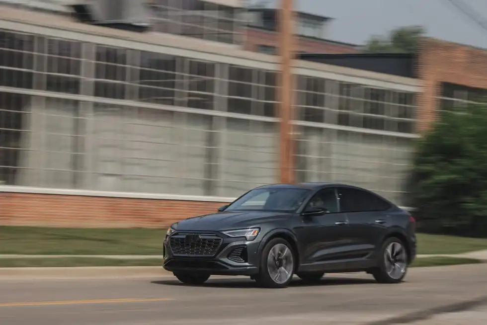 Giá xe Audi Q8 e-tron 2024 mới nhất 3 tinxemoi com 335