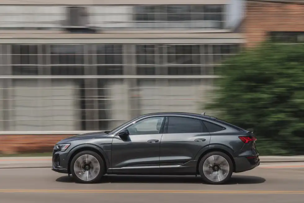 Giá xe Audi Q8 e-tron 2024 mới nhất 4 tinxemoi com 336
