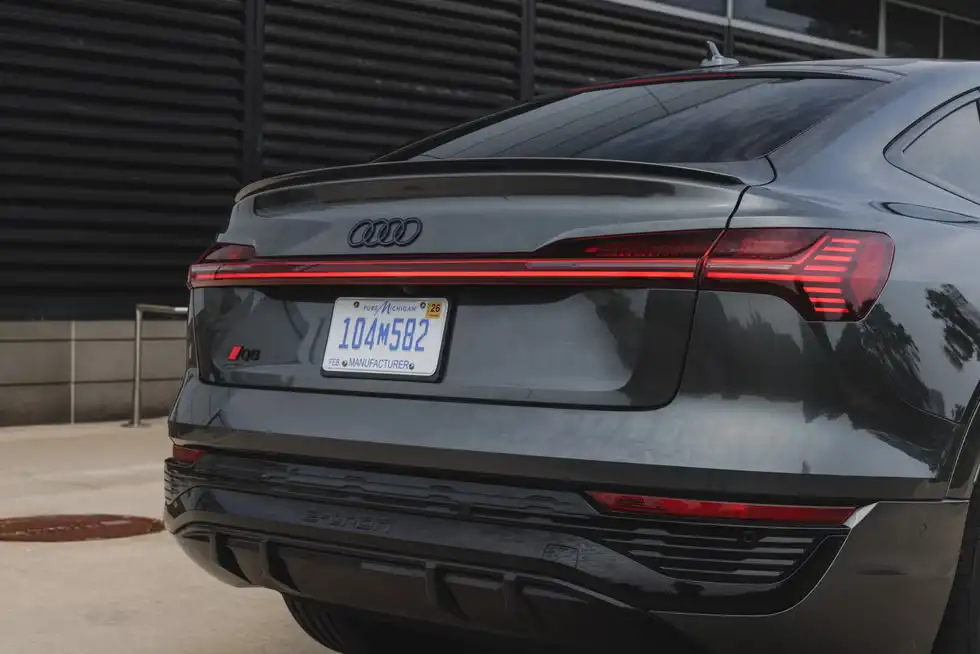 Giá xe Audi Q8 e-tron 2024 mới nhất 8 tinxemoi com 340