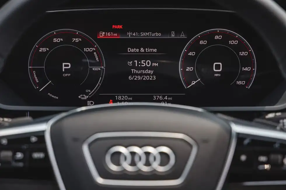 Giá xe Audi Q8 e-tron 2024 mới nhất 13 tinxemoi com 345