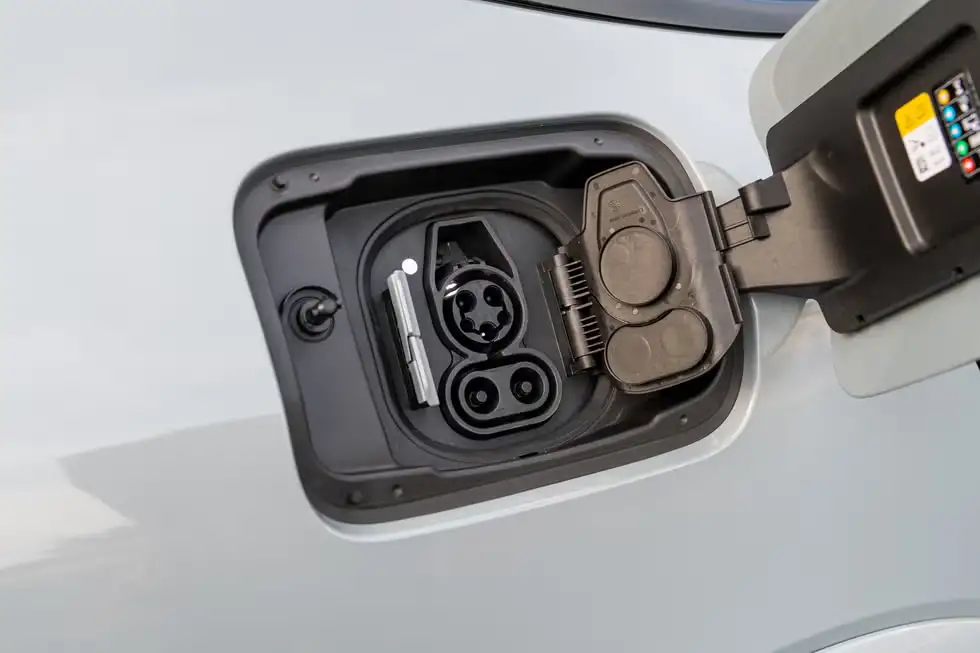 Giá xe BMW i4 2023 mới nhất 13 tinxemoi com 4 20250716 152803