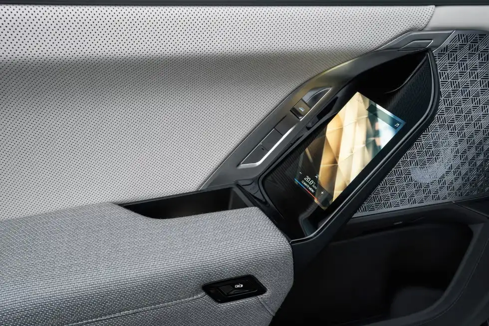 Giá xe BMW i7 2023 mới nhất 8 tinxemoi com 4 20250716 160804