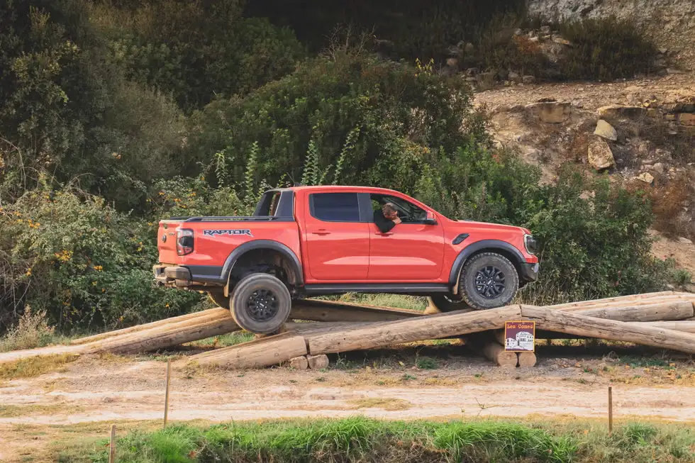 Giá xe Ford Ranger Raptor 2023 mới nhất 3 tinxemoi com 456