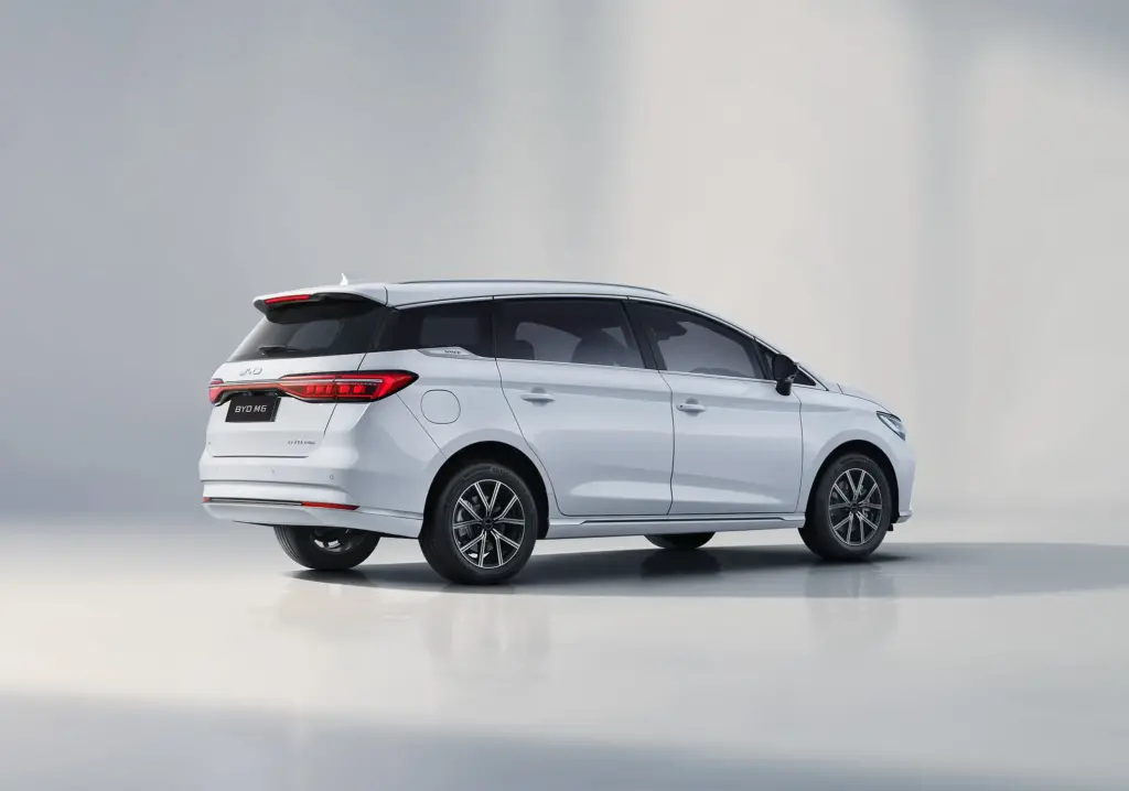 Giá xe BYD M6 2024 mới nhất 14 tinxemoi com 556