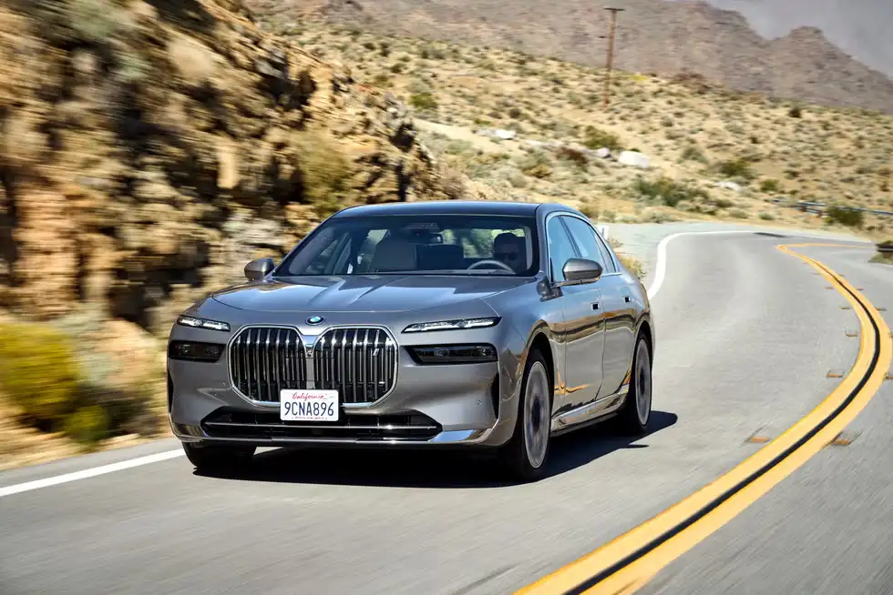 Giá xe BMW i7 2023 mới nhất 2 tinxemoi com 685