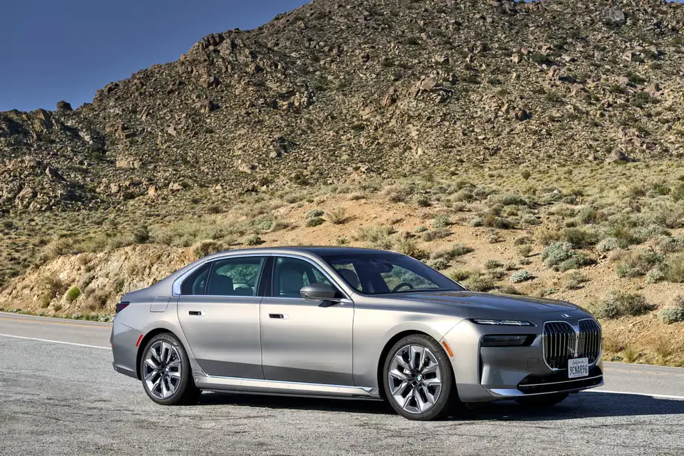 Giá xe BMW i7 2023 mới nhất 3 tinxemoi com 686
