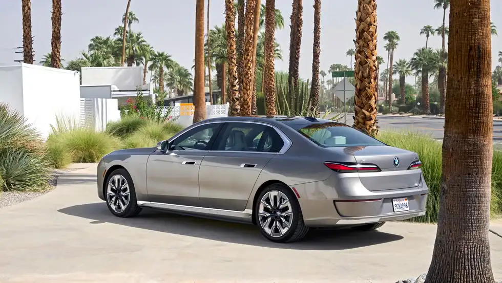 Giá xe BMW i7 2023 mới nhất 4 tinxemoi com 687