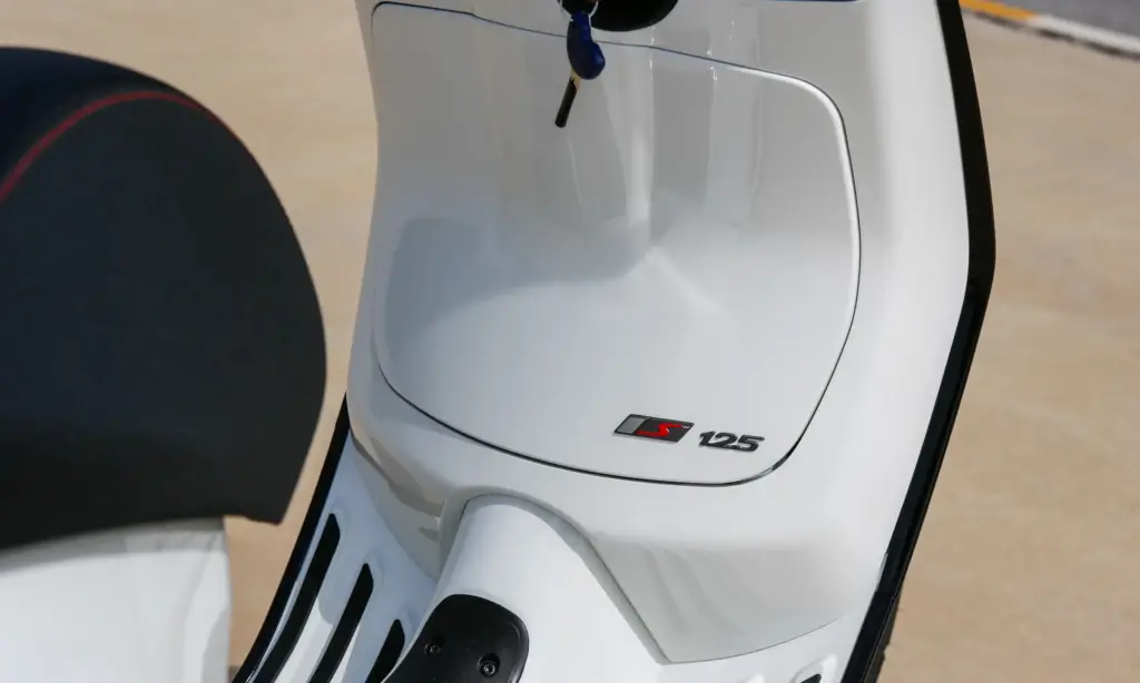 Giá xe Vespa Sprint 2025 mới nhất 5 tinxemoi com 712