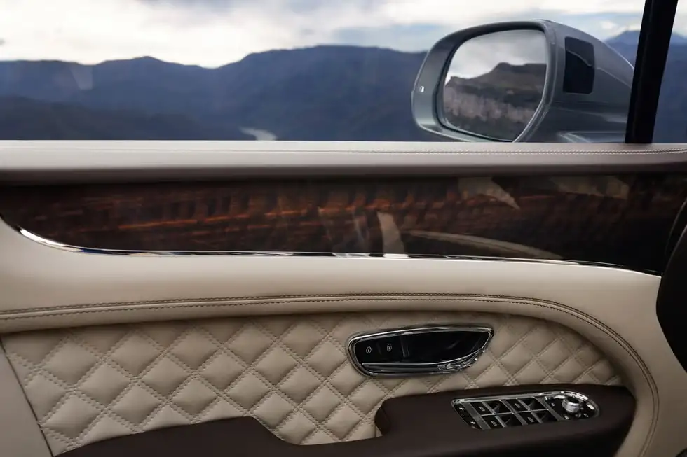 Giá xe Bentley Bentayga 2021 mới nhất 8 tinxemoi com 74