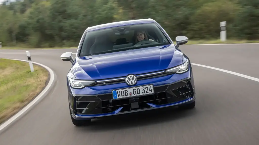 Giá xe Volkswagen Golf 2025 mới nhất 2 tinxemoi com 786