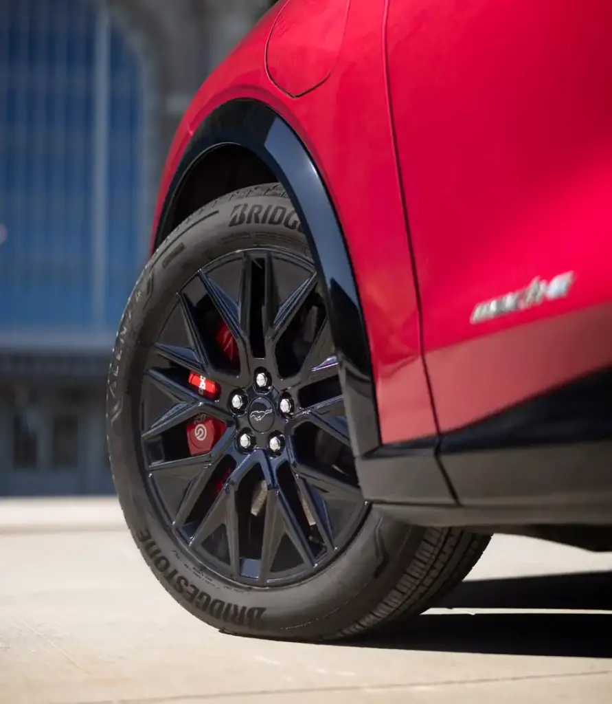 Giá xe Ford Mustang Mach-E 2025 mới nhất 4 tinxemoi com 805