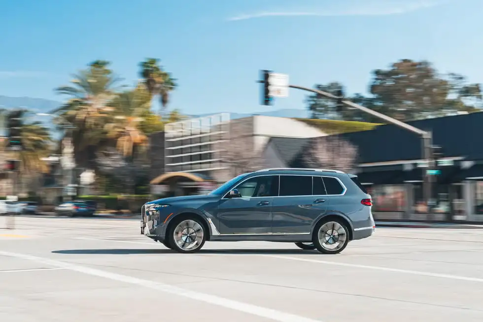 Giá xe BMW X7 mới nhất 16 image 140