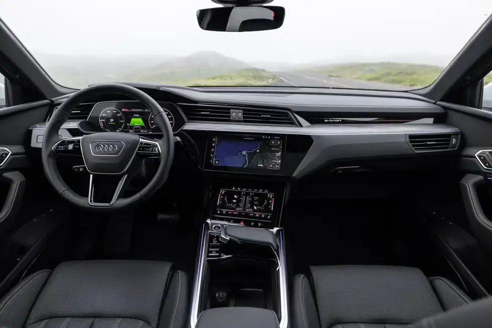 Giá xe Audi Q8 e-tron mới nhất 18 image 203