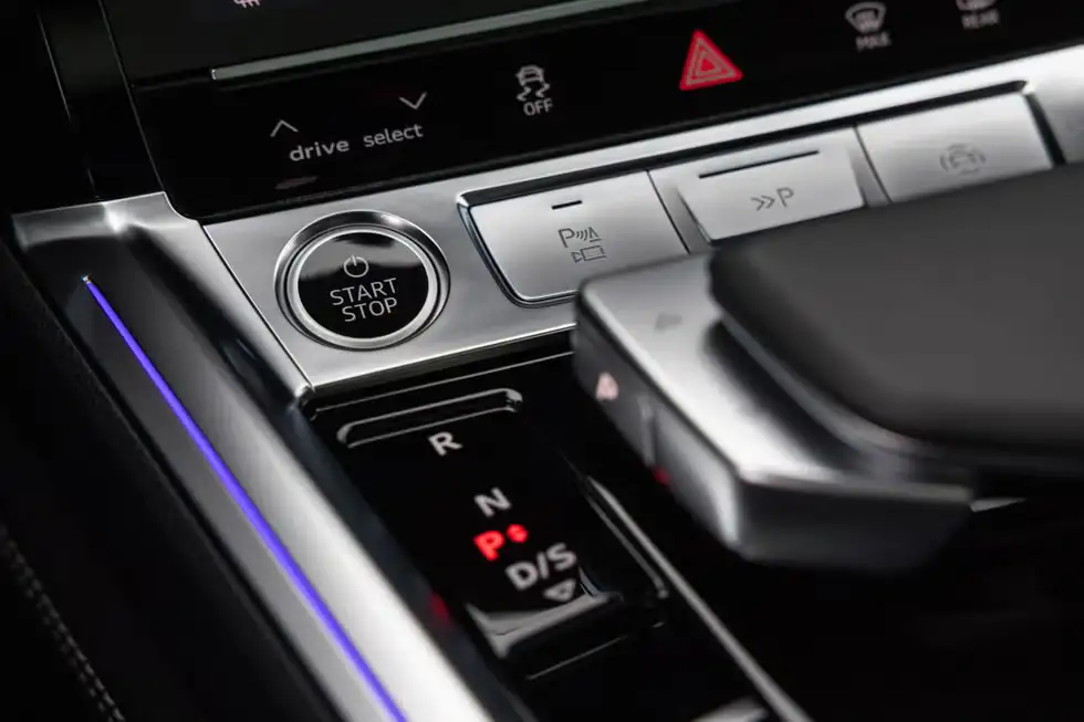 Giá xe Audi Q8 e-tron mới nhất 21 image 206