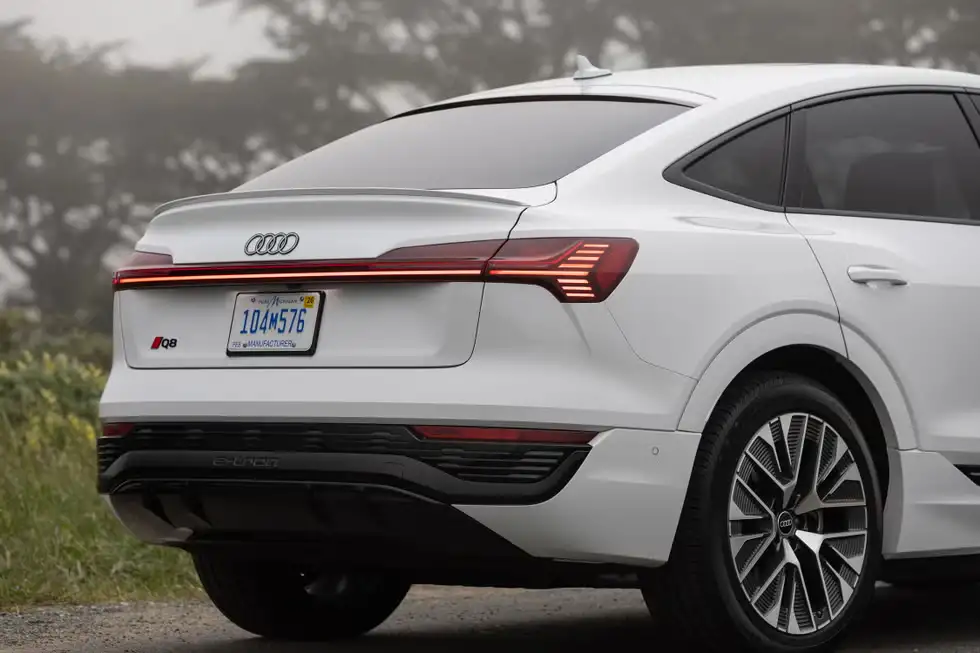 Giá xe Audi Q8 e-tron mới nhất 24 image 209