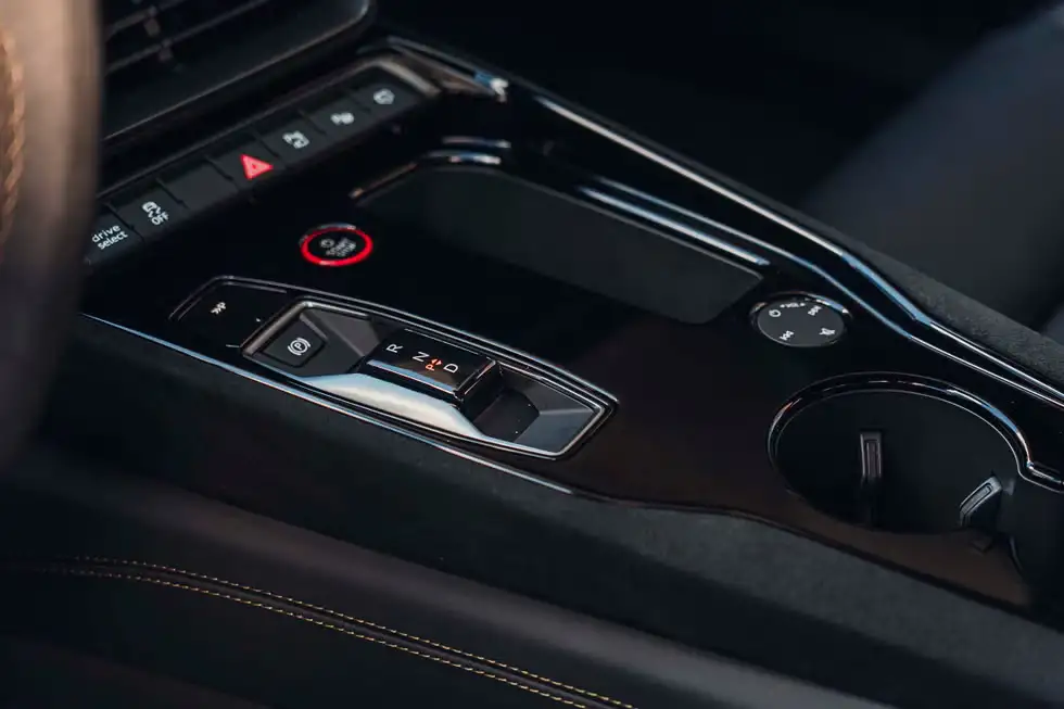 Giá xe Audi e-tron GT mới nhất 24 image 230
