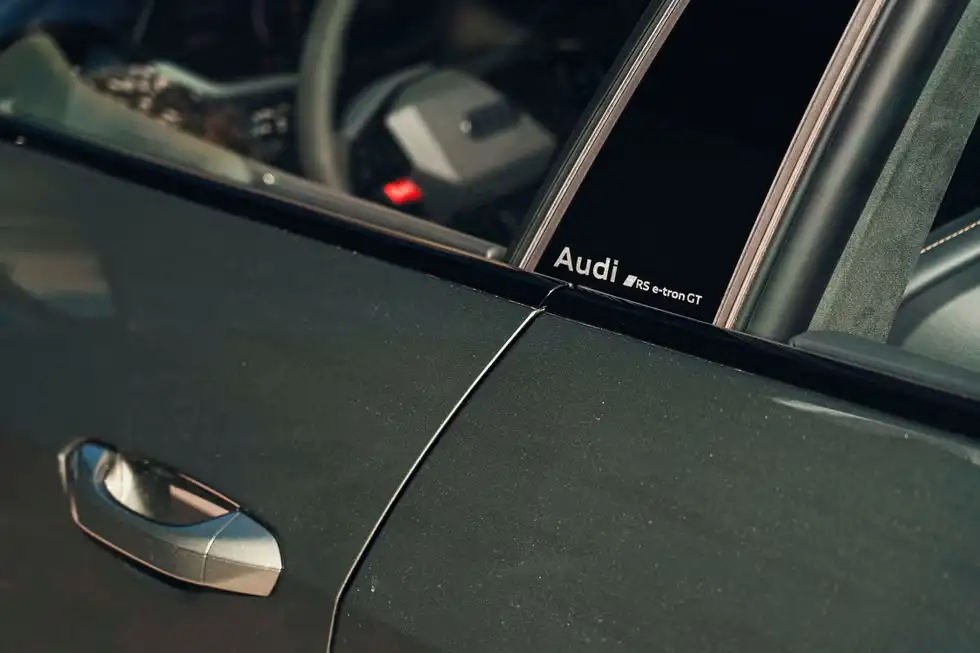 Giá xe Audi e-tron GT mới nhất 28 image 234