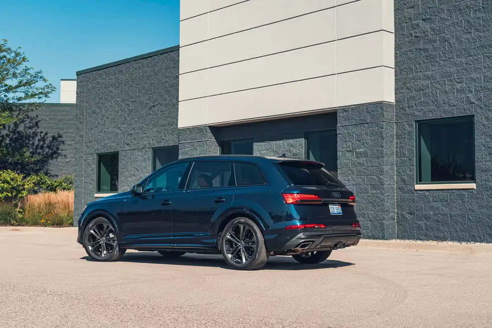 Giá xe Audi Q7 mới nhất 16 image 236