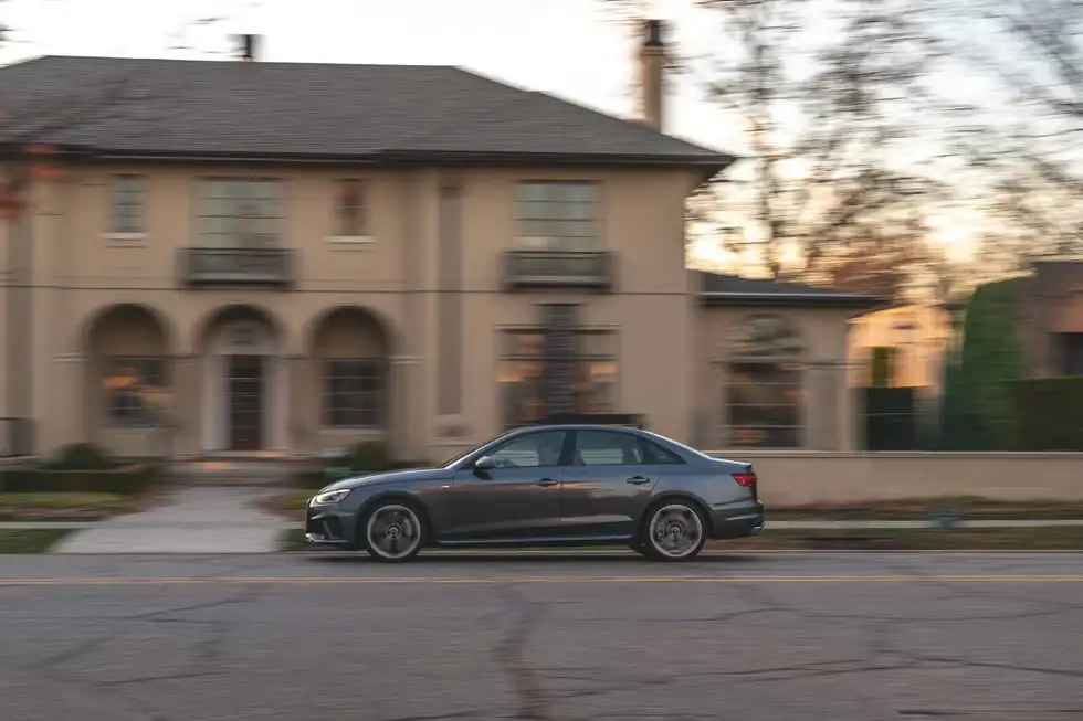 Giá xe Audi A4 mới nhất 18 image 250