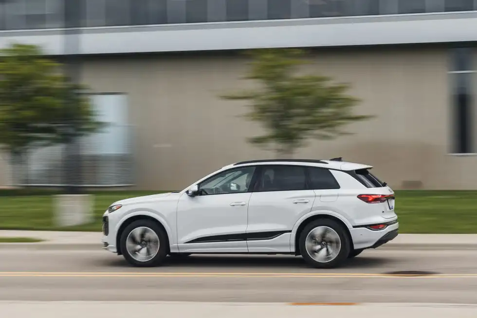 Giá xe Audi Q6 e-tron mới nhất 17 image 260