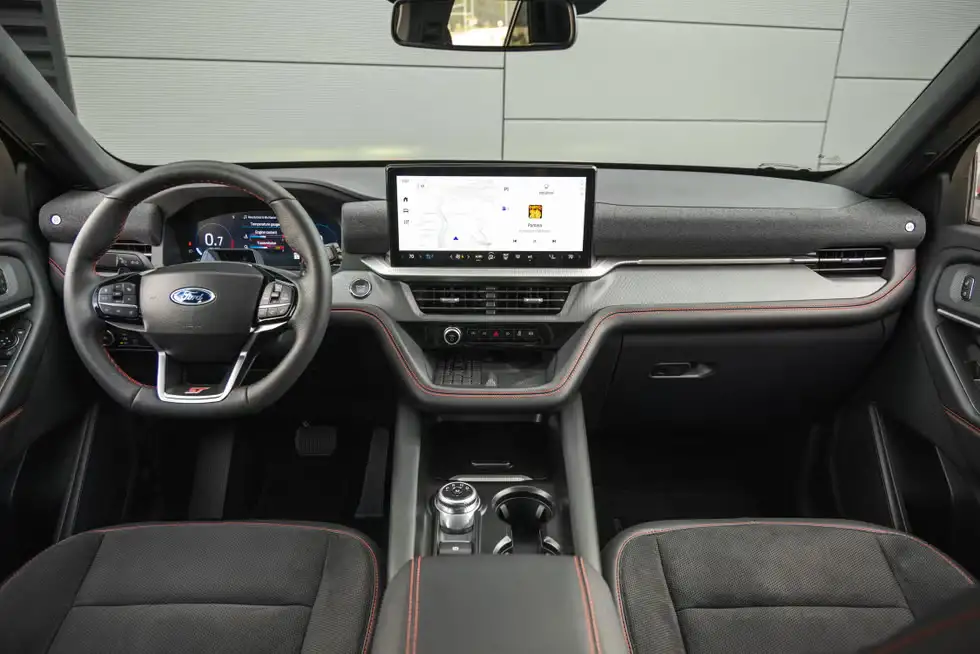 Giá xe Ford Explorer mới nhất 13 image 466
