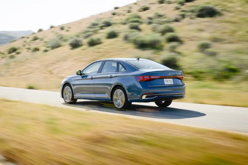 Giá xe Volkswagen Jetta mới nhất 14 image 493