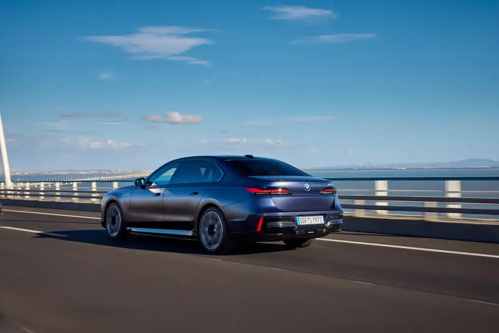 Giá xe BMW i7 mới nhất 11 image 51