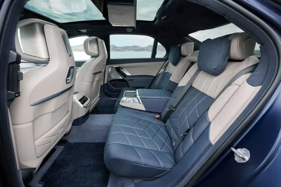 Giá xe BMW i7 mới nhất 16 image 56