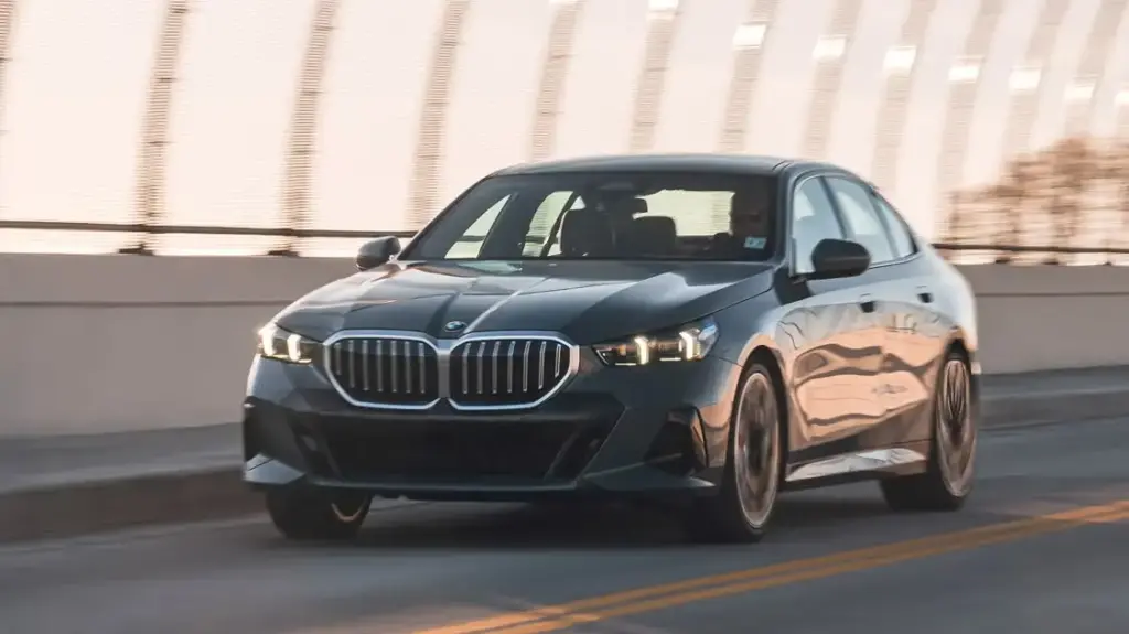 Giá xe BMW 5-Series mới nhất 12 image 57